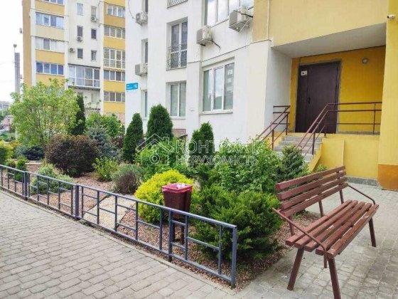Продається 3 кімнатна квартира ЖК Іскринський метро Захисників України, Кінний ринок, високий 1 пове Кулиничи