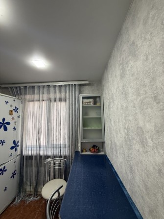 Продам 1 кімнатна квартира в цертрі тепла не кутова 2/5 - фото 1