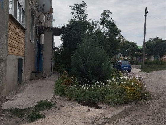 Продам 3 кімнатну квартиру з квадратним холом та двома лоджиями у  центрі Нової Водолаги Новая Водолага