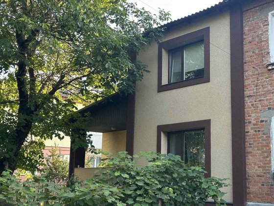 Двоповерхова 3х кімнатна квартира  в центрі міста Корюковка