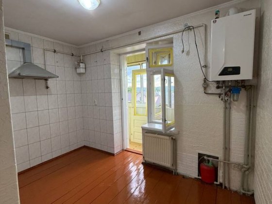 Продається 2х кімнатна квартира В ДОБРОМУ СТАНІ, вулиця ЧАПЛИГІНА, газовий котел, балкон + лоджия, є Сторожинець