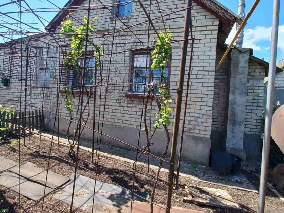 Село Светлое, центр. Дом, 4 комнаты, жилой. Участок 6 с. Рядом остановка. Светлое