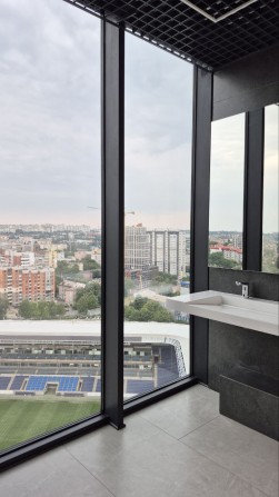 Оренда сучасного офісу А+ клас. Центр міста, ремонт як на фото, своя тераса. - фото 1
