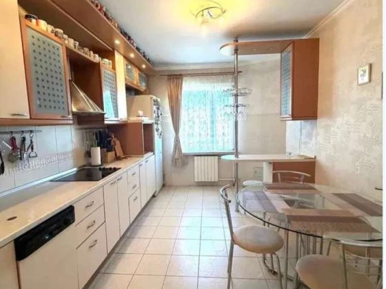 Продаж 3-к кімнатної квартири. Вул. Миколи Бажана 36.М. Харківська Киев