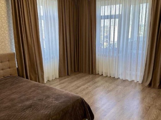 ПРОДАМ 2-кімнатну квартиру 67 м² Буча Центр генератор Deye 2% Буча