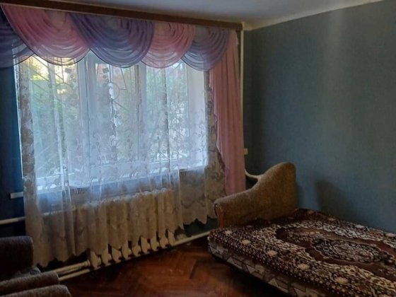 Продам 1 квартиру в цегляному будинку,Голосієво,метро Васильківська.Терміново! Киев