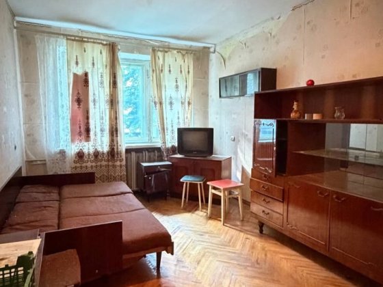 1 кімнатна квартира в центрі Буча на 1-му поверсі