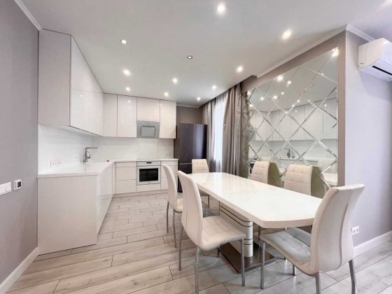 Видова 3-кімнатна квартира 83,5 м², бул. Миколи Руденка, 8 Киев