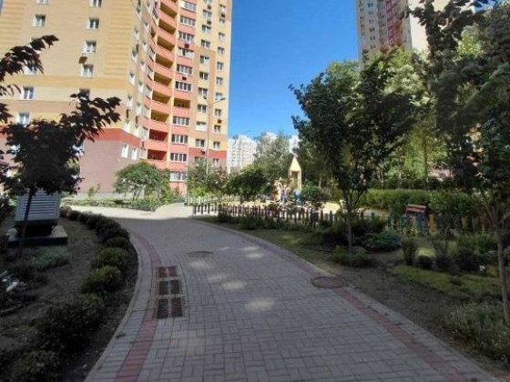 Продам  1 кімнатну квартиру в ЖК Евріка , проспект Глушкова - перетин вул.Самійла Кішки 6/1. Біля ме