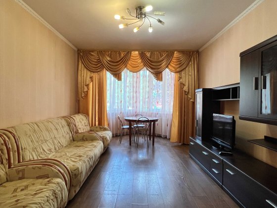 Продам 1-кімнатну квартиру, ремонт, автономне опалення, закрита територія, Салютна 1-б, Нивки