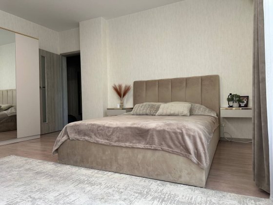 Продам велику 2хккв з дорогим євроремонтом, меблями та технікою ! Бровари