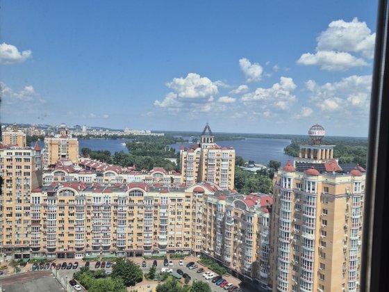 Продам 2к квартиру .В.Івасюка 4а Киев