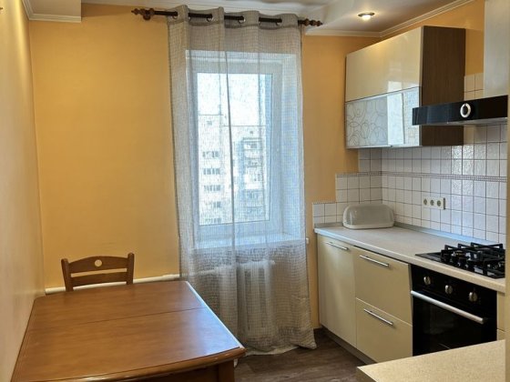 Центр міста,продам 2к квартиру, Лагунової 10, гарний стан. Бровари