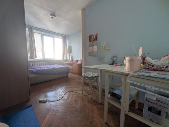 Продам квартиру (гостинка) Киев