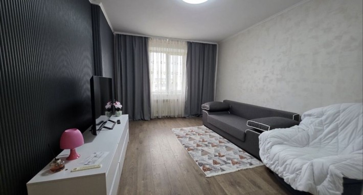 Продаж 1-кв м,Бориспіль вул.Момота 42 кв.м р-н 5 школи з МЕБЛЯМИ та ТЕХНІКОЮ - фото 1