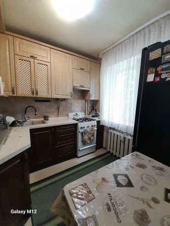 Продам хорошу 3х кімнатну квартиру  в центрі міста по вулиці  Героїв УПА 17 - фото 1