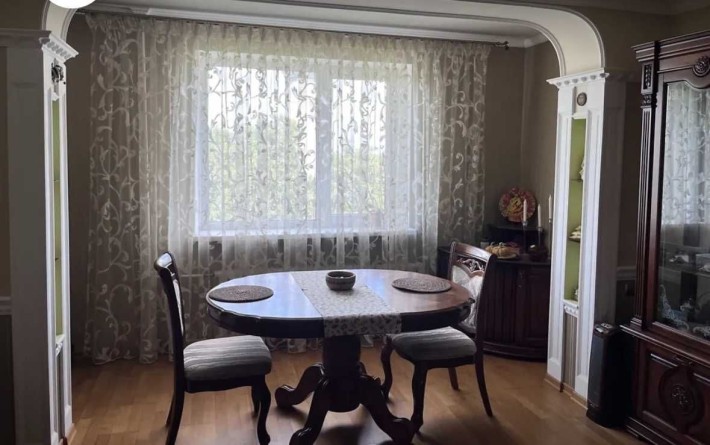 3 кімнатна квартира в центрі Бучі з авторським ремонтом - фото 1