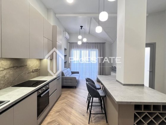 Продам 2к квартиру-пентхауз з новим дизайнерським ремонтом