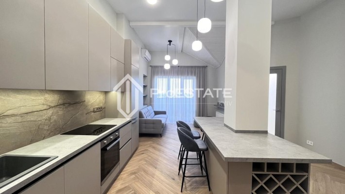 Продам 2к квартиру-пентхауз з новим дизайнерським ремонтом - фото 1