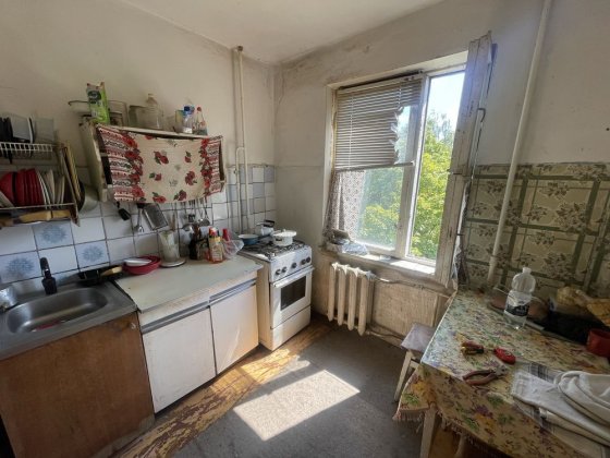 Продаж 2-кімнатна квартира на Юхновського, 28А  жилий стан ГАЗ балкон поверх 5 Воскресенка Деснянськ