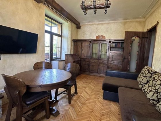Продається 3-кімнатна квартира, біля метро, Шевченківський район Киев