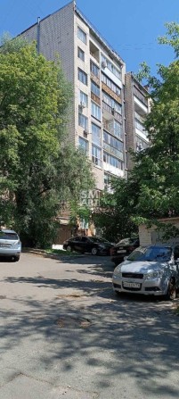 Без комісії! Продам 3-кімнатну біля метро "Палац Україна", вул. В.Тютю - фото 1
