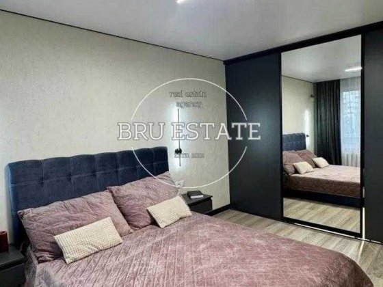 Продам свою без % 2к квартиру з абсолютно свіжим євроремонтом 10 хв до метро Дарниця середній поверх Киев