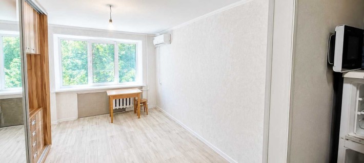 Горлівська 124/1 продам з кімнату з новим ремонтом у гуртожитку,м.Харківська,м.Вирлиця. - фото 1