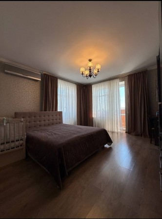 Продам 2к кімнатну квартиру в м.Буча з новеньким ремонтом!Без комісії для покупця.Підходить під всі  - фото 1