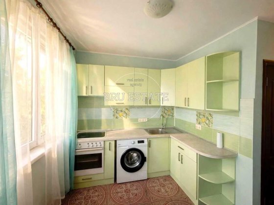 Продам 2 к вул.Закревського 13   Троєщина Киев