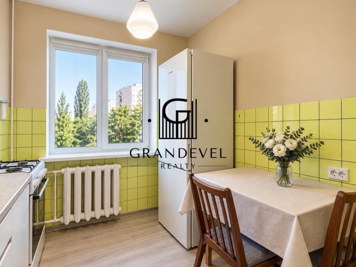 Продаж 2к квартири Ак. Білецького 6, Відрадний, Солом'янка - фото 1