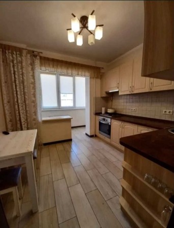 Продам 3 к. квартиру 73м2 в м. Вишневе, вул. Південна, 17 - фото 1