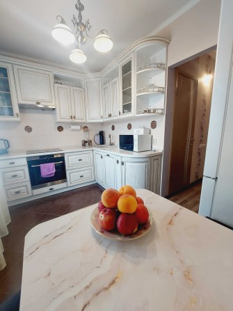 Продам СУПЕР 2-х комн.квартиру (разд.) по ул.Ревуцкого 18, М.Харьковская-10 мин пешк - фото 1