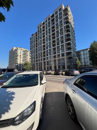Продам 2 кім. квартиру в ЖК "Крона парк  2" з ремонтом і меблями. - фото 1