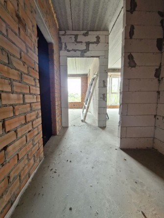 НАЙНИЖЧА ЦІНА!! Продам 1-кімн. квартиру біля Бучанського парку. Є ДЕРЖПРОГРАМИ!! Стяжка !  ЗДАНИЙ БУ - фото 1