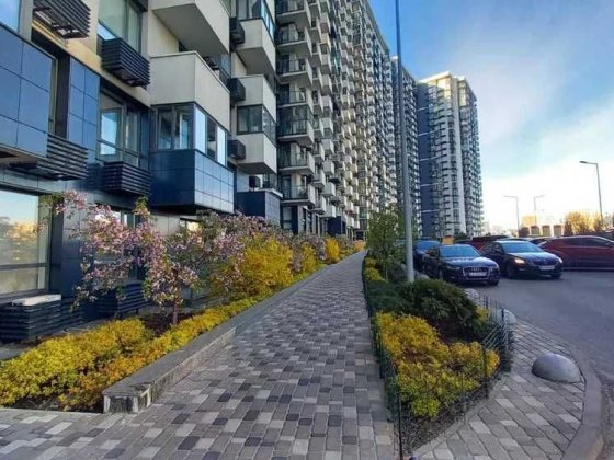Продаж 1кім квартири 43кв.м. 4-й поверх ЖК Зарічний, паркінг метро Славутич Киев
