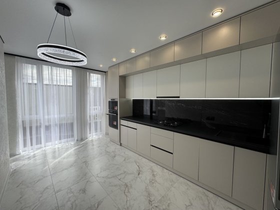 Продаж сучасної 1-кімнатної квартири з дизайнерським ремонтом | 45 м2 | 2 поверх Івано-Франківськ
