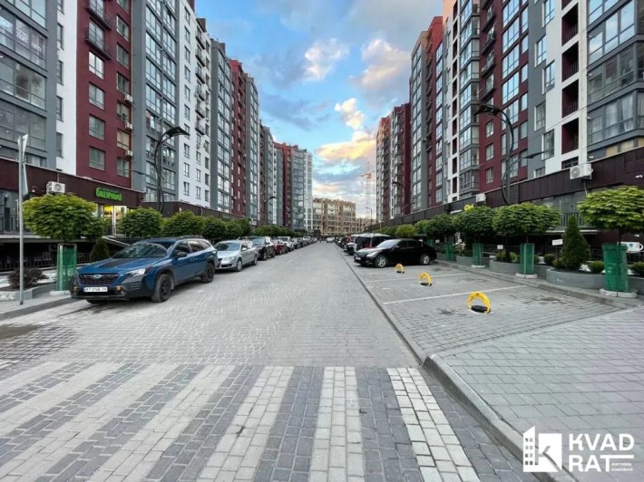 Двокімнатна в центрі за хорошою ціною - фото 1
