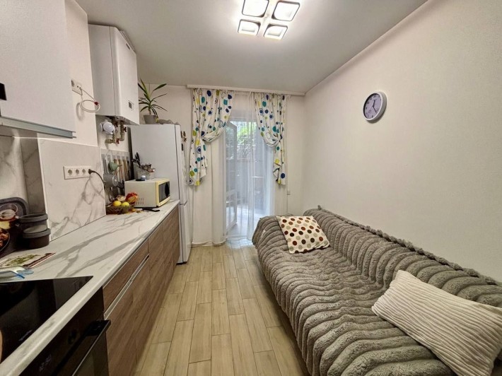 Продаж 1к квартири з ремонтом є тераса - фото 1