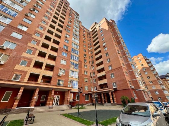 Продам ЗАТИШНУ 2 кімнатну квартиру біля Центрального парку