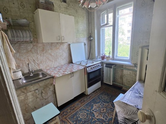 Продам 2 кімнатну квартиру вул. Вереснева 14/39 Дарницький р-н метро Бориспільська