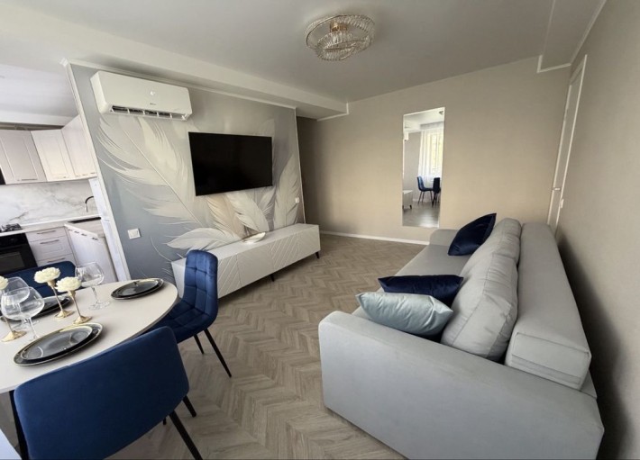Продаж 2-к квартири з дизайнерським ремонтом Русанівська набережна - фото 1