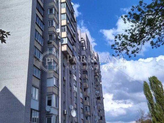 Продаж 3к на вул. Тополева 4-8, Солом`янський р-н, пр. Повітряних сил, Карела Чапека Киев