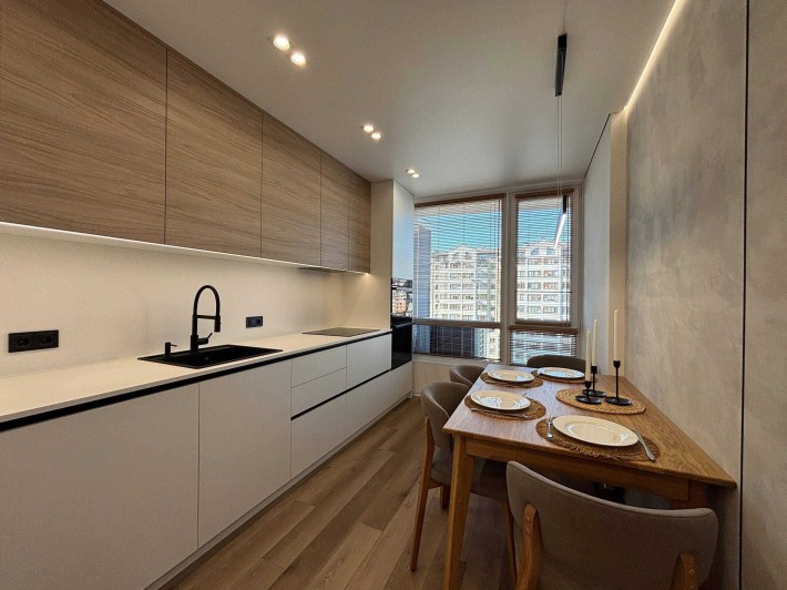 Авторська євротрійка 63 м2 в центрі | ЖК А5 | 8 поверх - фото 1