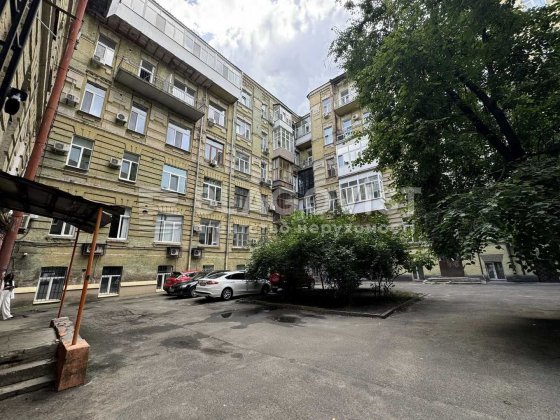 Продаж 3х-тної квартири Богдана Хмельницького 10 ! м. "Театральна" Киев