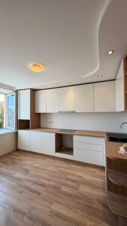 Простора 2 кім. квартира з ремонтом по вул. Кисілевської - фото 1