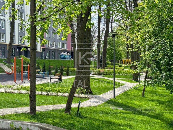 Квартира з новим ремонтом в гарному районі міста - фото 1
