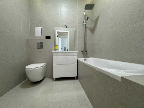 Продам 1 кім. квартиру 40 м2 з ремонтом та власною тересою!!! Ивано-Франковск