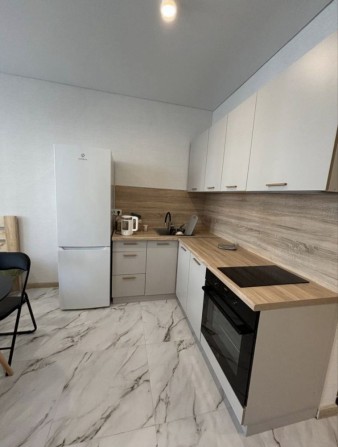 Квартира- студія 28 м2 ЖК Молодість з балконом - фото 1