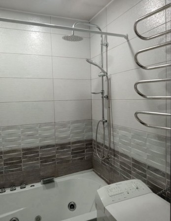 Продам 3 кімнатну квартиру , в дуже гарному районі міста - фото 1